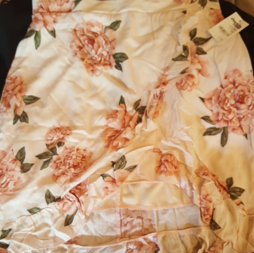 CHARLOTTE RUSSE MINI FLORAL PRINT NWT SKIRT